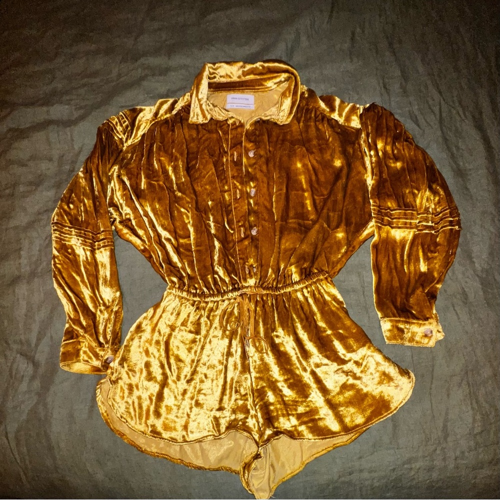 Urban outfitters romper. Size medium. Velvet gold mustard color.